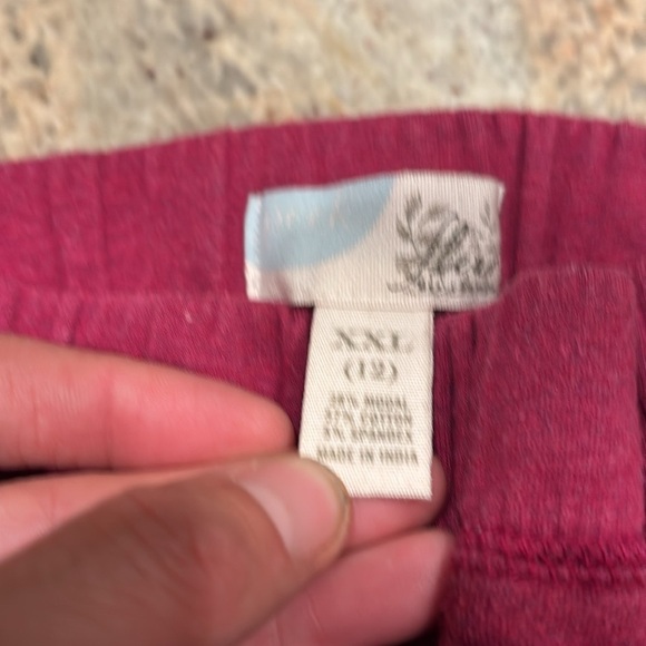 Peak kids raspberry colored joggers - Picture 7 of 8